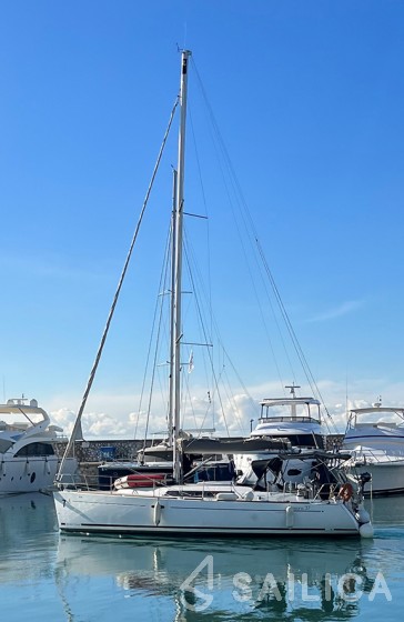 Oceanis 37 - Yacht Charter Sailica