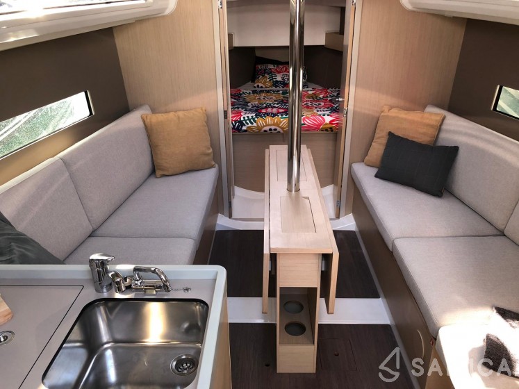 Oceanis 30.1 - Yacht Charter Sailica