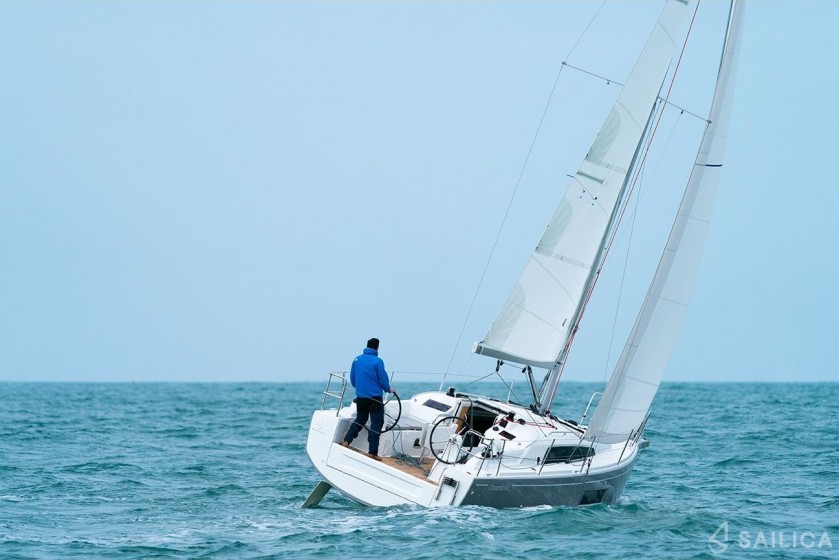 Oceanis 30.1 - Yacht Charter Sailica