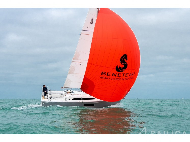 Oceanis 30.1 - Yacht Charter Sailica