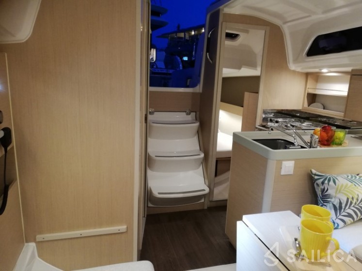 Oceanis 30.1 - Yacht Charter Sailica