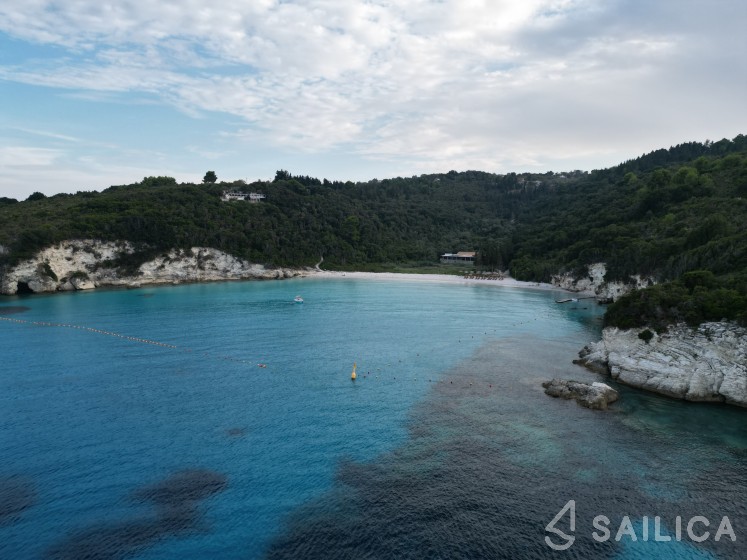Lagoon 42 - Yacht Charter Sailica