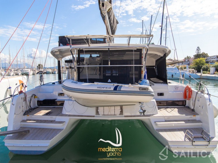 Lagoon 42 - Yacht Charter Sailica