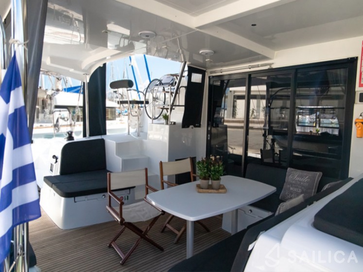 Lagoon 42 - Yacht Charter Sailica