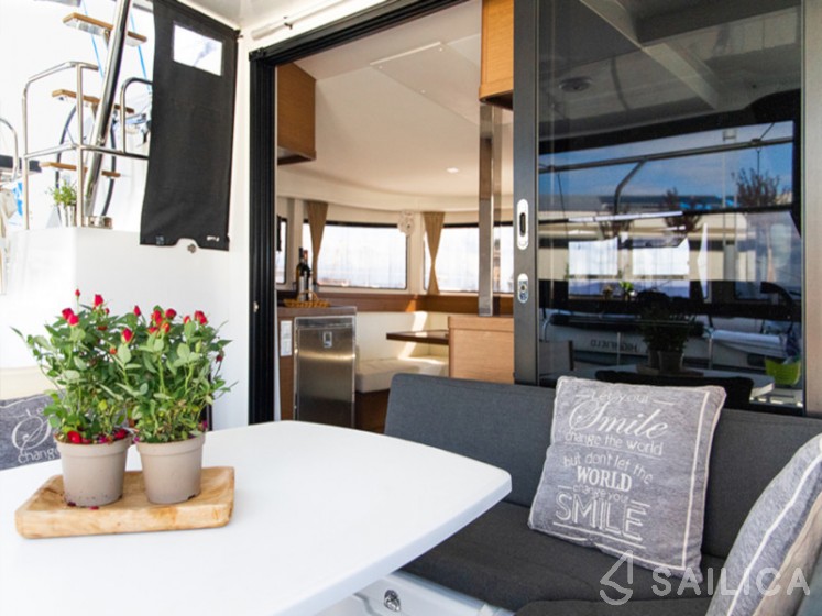 Lagoon 42 - Yacht Charter Sailica