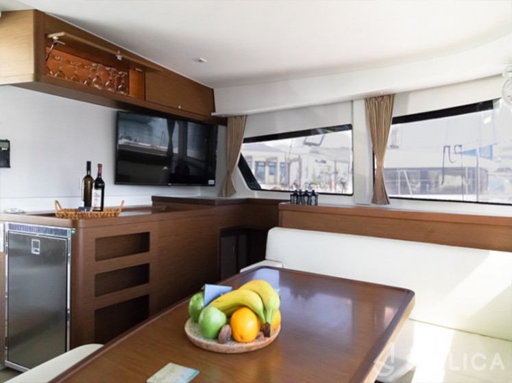 Lagoon 42 - Yacht Charter Sailica