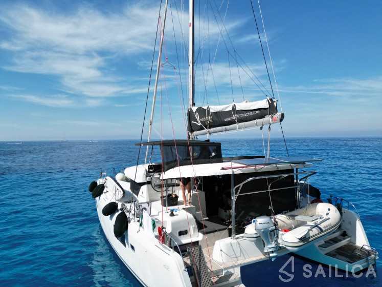Lagoon 42 - Yacht Charter Sailica
