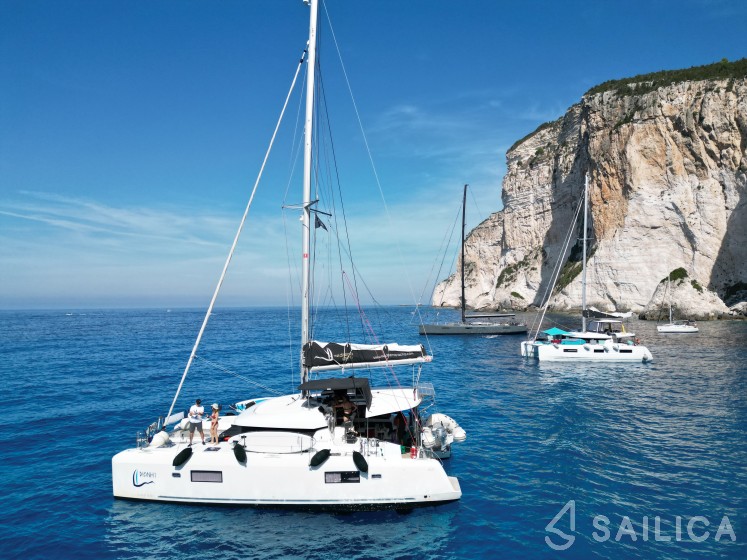 Lagoon 42 - Yacht Charter Sailica