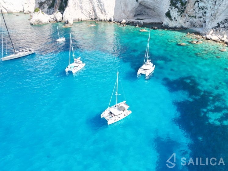 Lagoon 42 - Yacht Charter Sailica