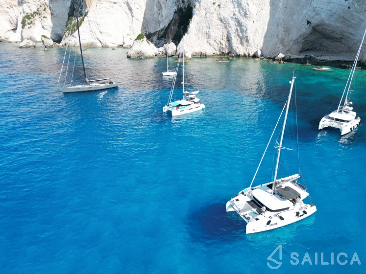 Lagoon 42 - Yacht Charter Sailica