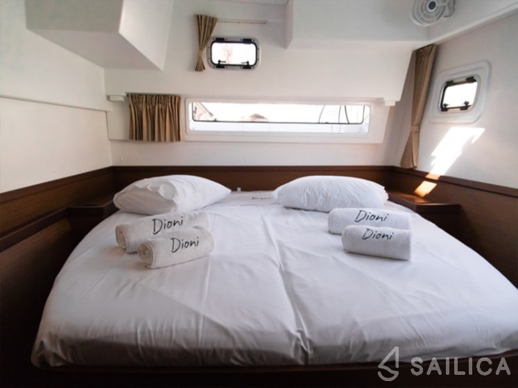 Lagoon 42 - Yacht Charter Sailica