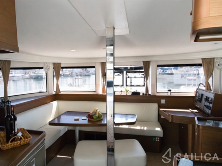 Lagoon 42 - Yacht Charter Sailica
