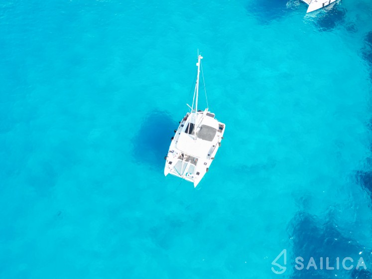 Lagoon 42 - Yacht Charter Sailica