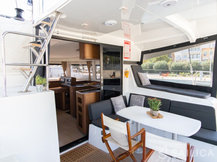 Lagoon 42 - Yacht Charter Sailica