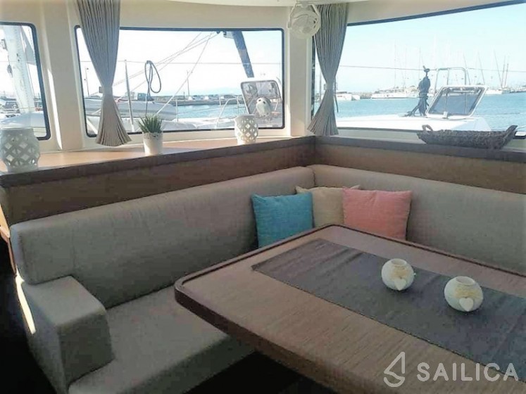 Lagoon 42 - Yacht Charter Sailica