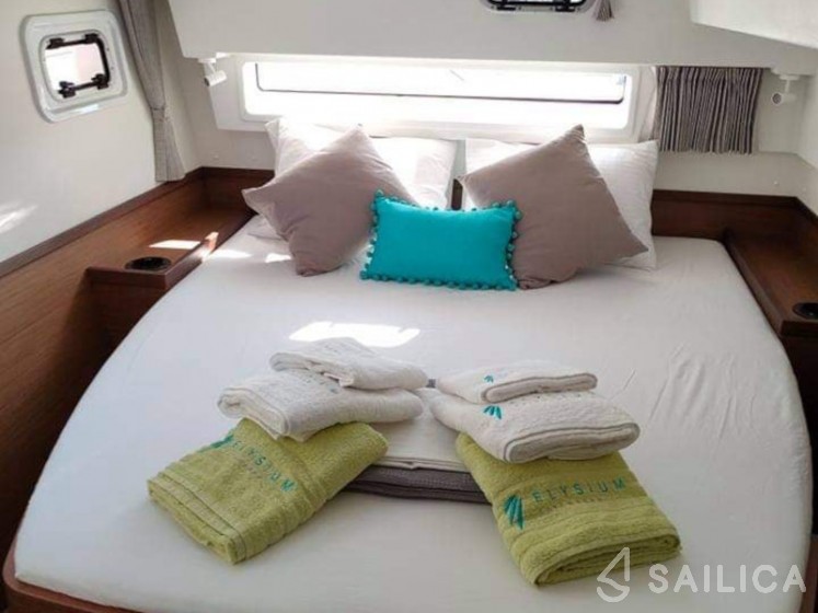 Lagoon 42 - Yacht Charter Sailica