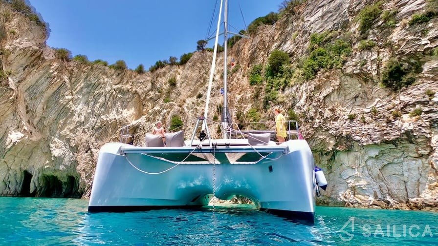 Lagoon 42 - Yacht Charter Sailica
