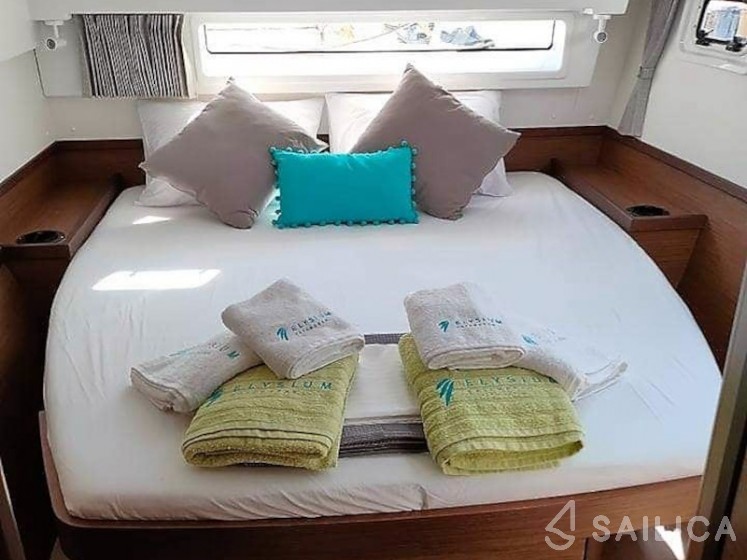 Lagoon 42 - Yacht Charter Sailica