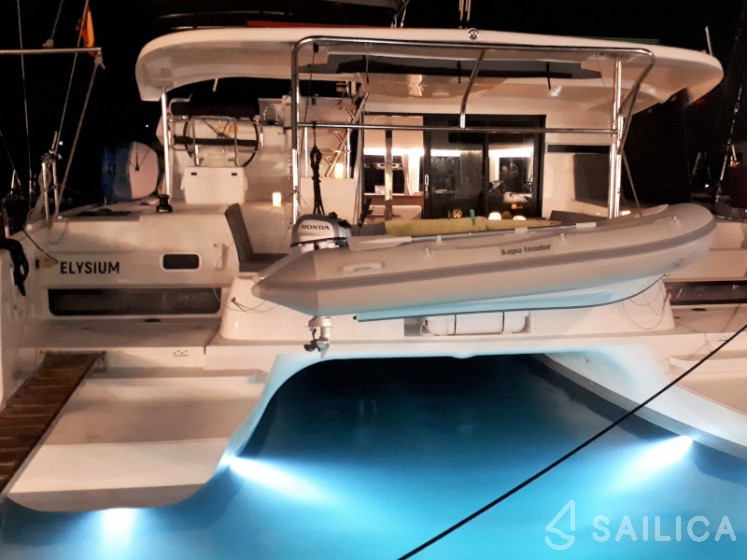 Lagoon 42 - Yacht Charter Sailica