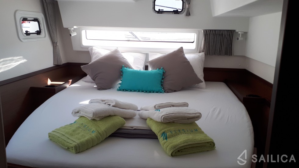 Lagoon 42 - Yacht Charter Sailica