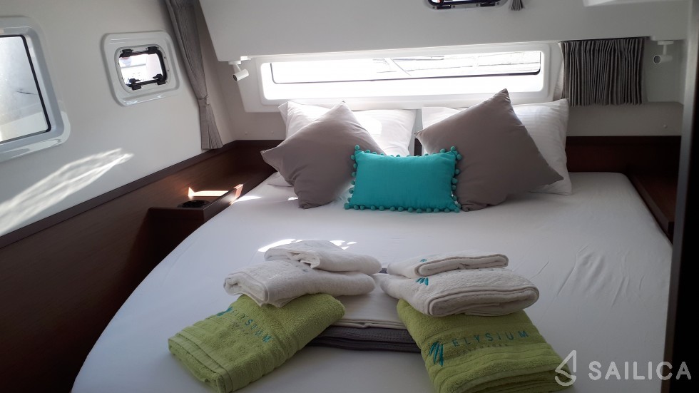 Lagoon 42 - Yacht Charter Sailica