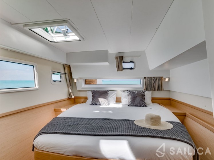 Lagoon 42 - Yacht Charter Sailica