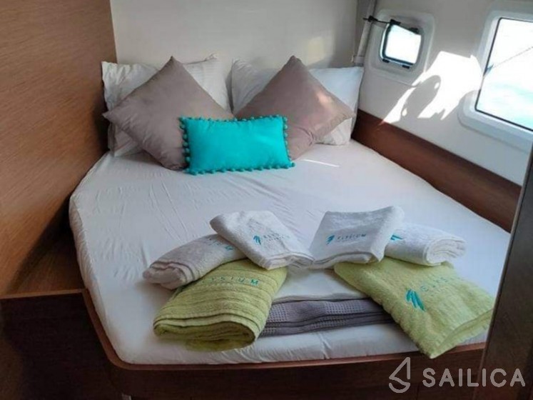 Lagoon 42 - Yacht Charter Sailica