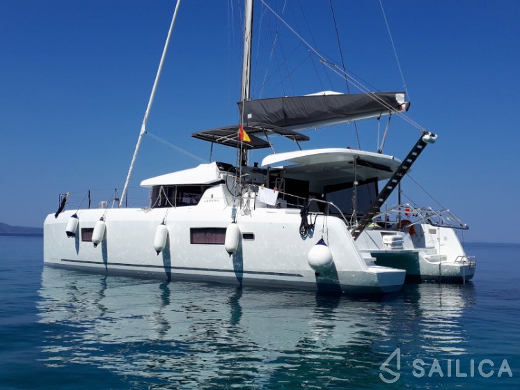 Lagoon 42 - Yacht Charter Sailica