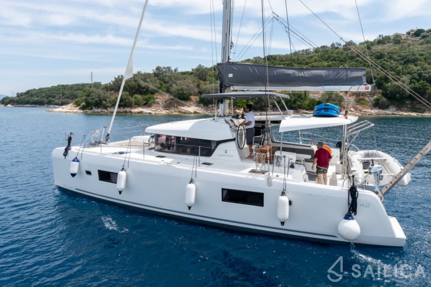 Lagoon 42 - Yacht Charter Sailica