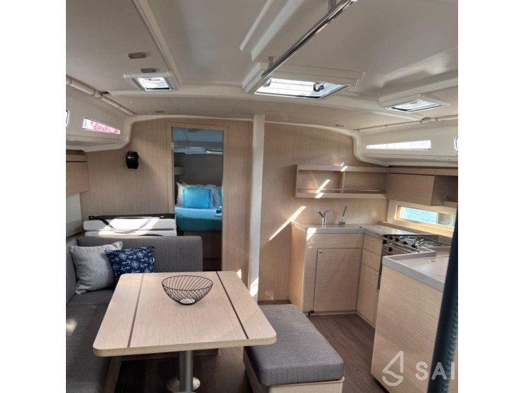 Oceanis 40.1 - Yacht Charter Sailica