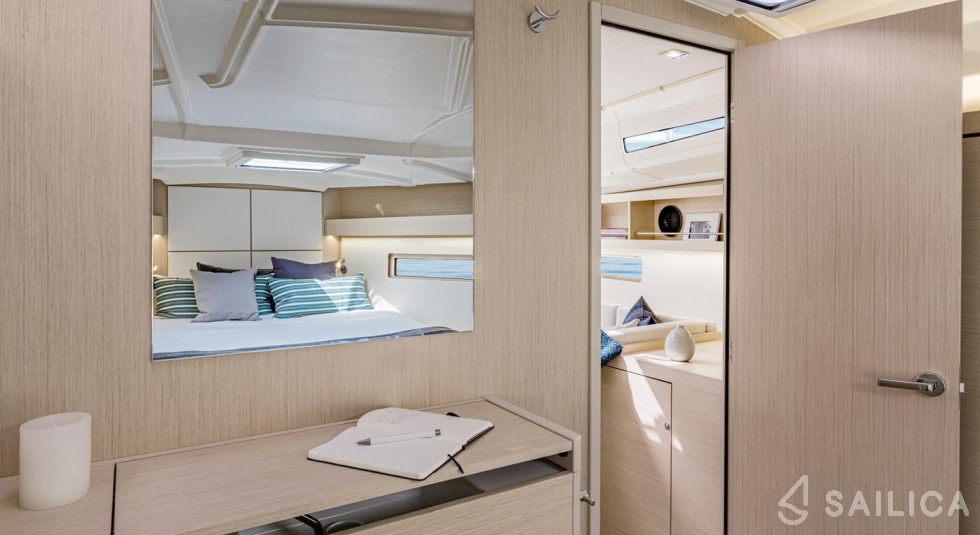 Oceanis 40.1 - Yacht Charter Sailica