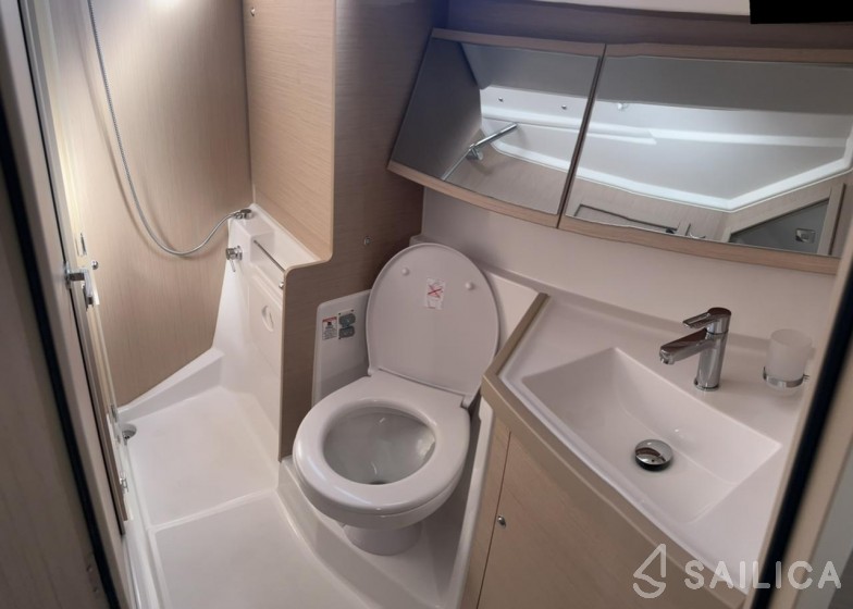 Oceanis 40.1 - Yacht Charter Sailica