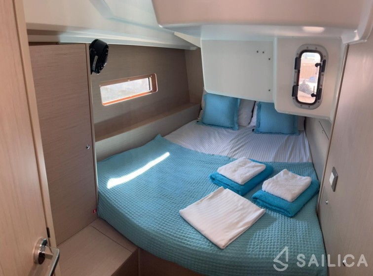 Oceanis 40.1 - Yacht Charter Sailica
