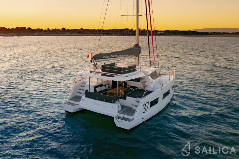 Aventura 37 - Yacht Charter Sailica