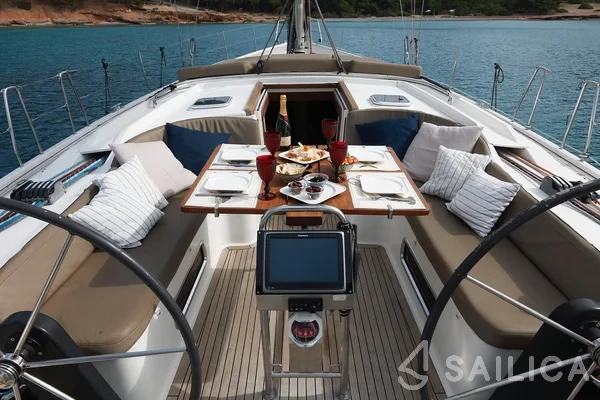 Hanse 540e - Yacht Charter Sailica