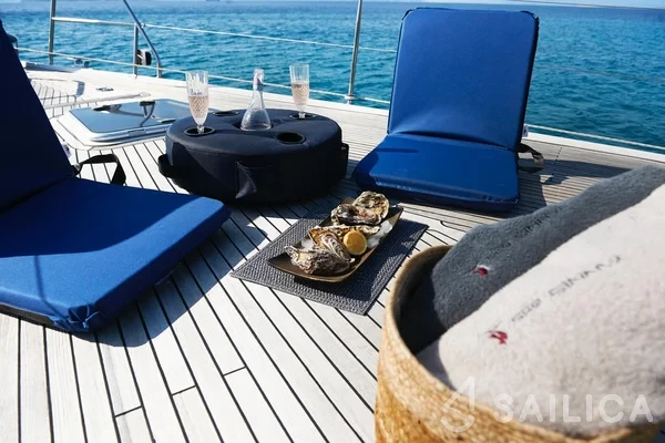 Hanse 540e - Yacht Charter Sailica