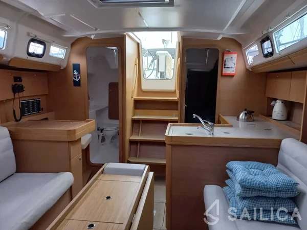 Dufour 350 GL - Yacht Charter Sailica