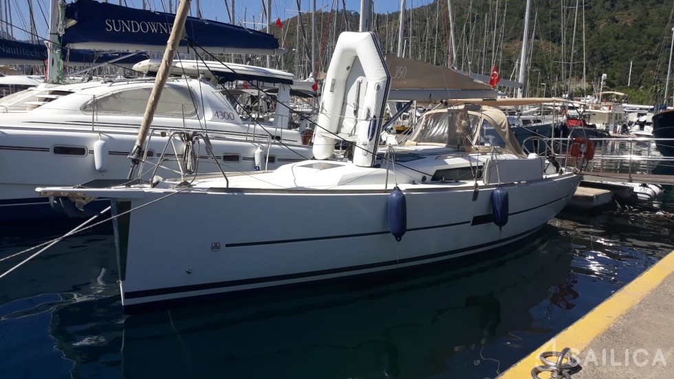 Dufour 350 GL - Yacht Charter Sailica