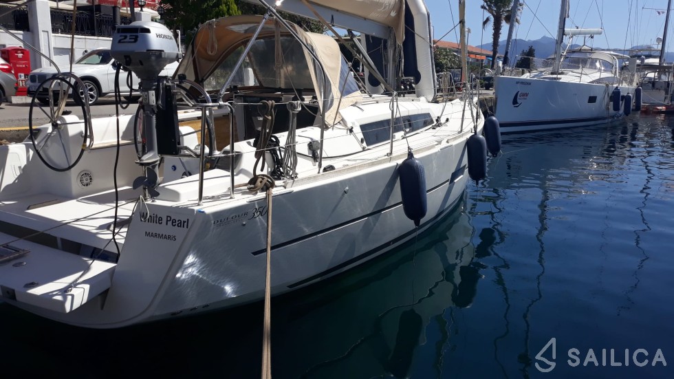Dufour 350 GL - Yacht Charter Sailica