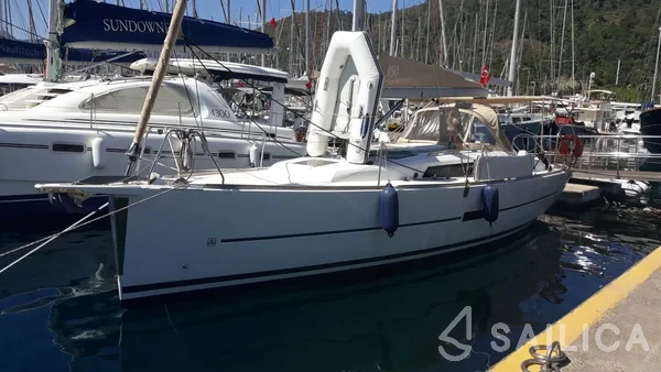 Dufour 350 GL - Yacht Charter Sailica