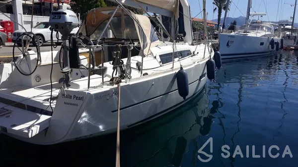 Dufour 350 GL - Yacht Charter Sailica