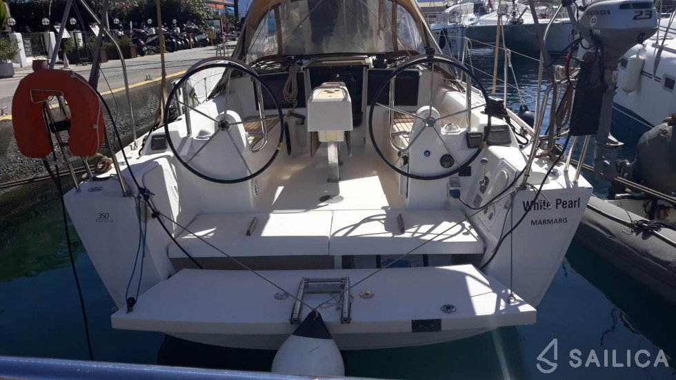 Dufour 350 GL - Yacht Charter Sailica