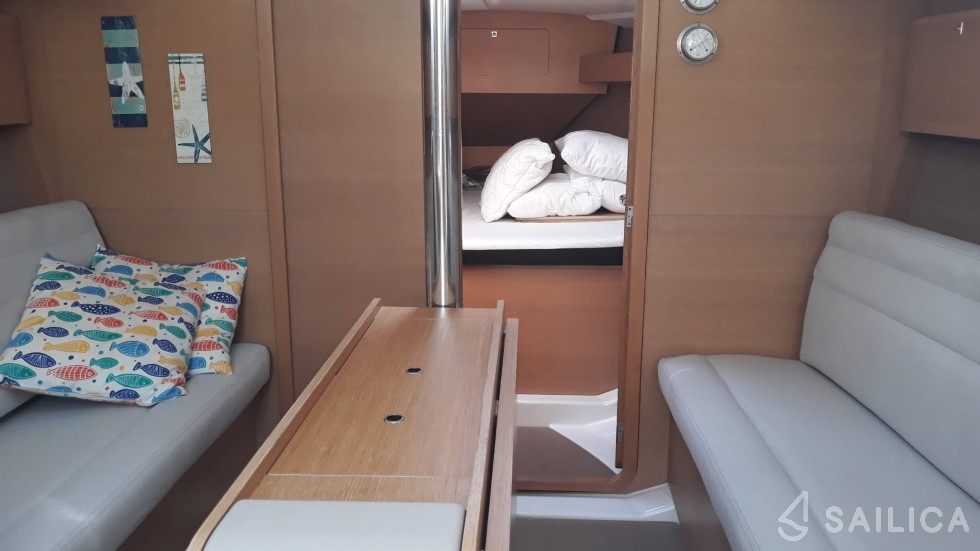 Dufour 350 GL - Yacht Charter Sailica