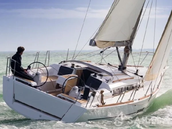 Dufour 350 GL - Yacht Charter Sailica