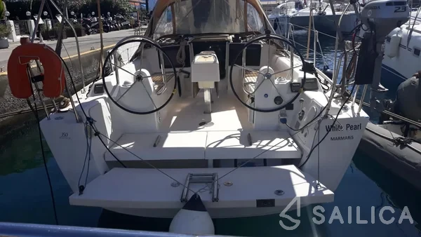 Dufour 350 GL - Yacht Charter Sailica
