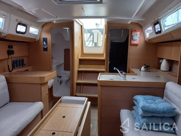 Dufour 350 GL - Yacht Charter Sailica