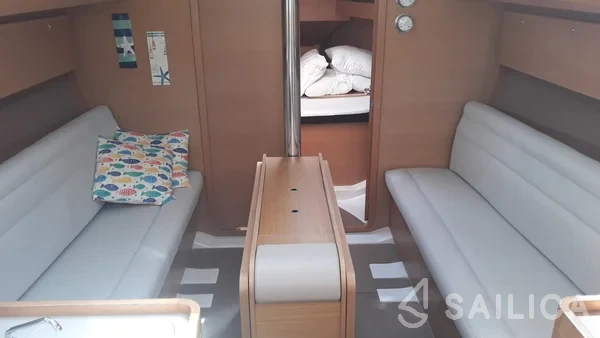 Dufour 350 GL - Yacht Charter Sailica