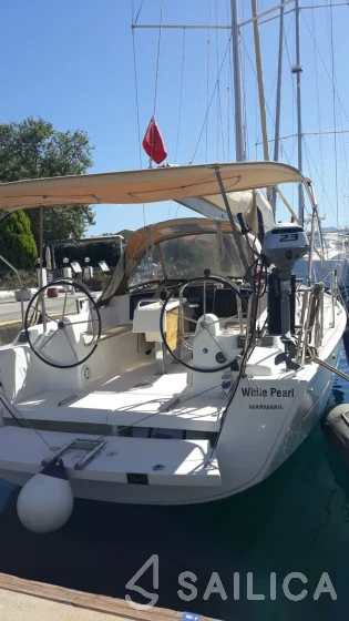 Dufour 350 GL - Yacht Charter Sailica