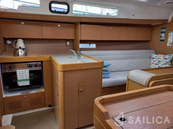 Dufour 350 GL - Yacht Charter Sailica
