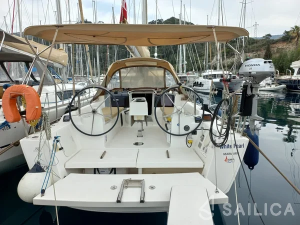 Dufour 350 GL - Yacht Charter Sailica